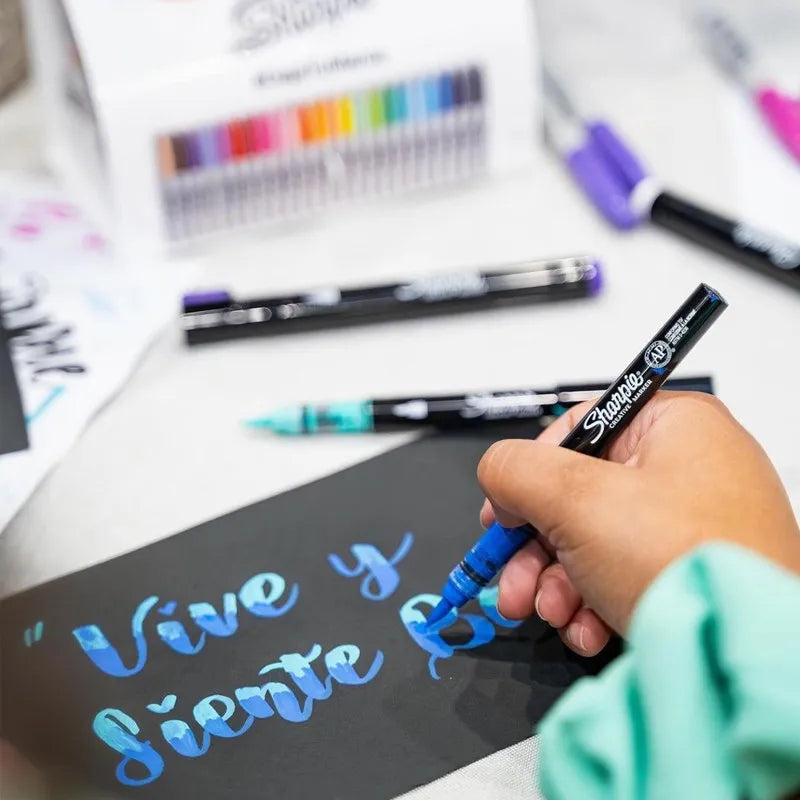 Sharpie Creative Markers, 2/5pcs Water-Based Acrylic Pen Arts & Crafts Works on Paper, Metal, Wood, Ceramic, Glass, Rock, Canvas